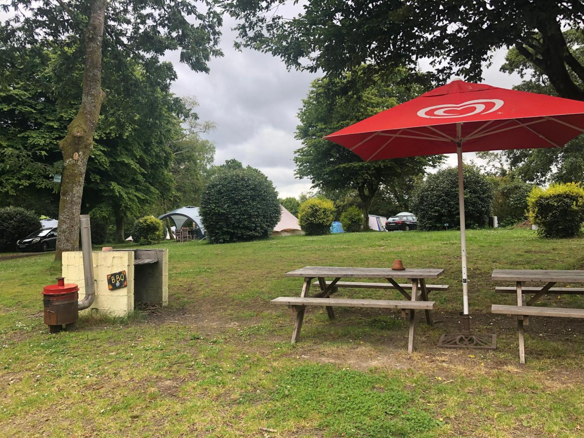 Camping Au Lac Du Drennec Glamping Tent Commana Exteriör bild