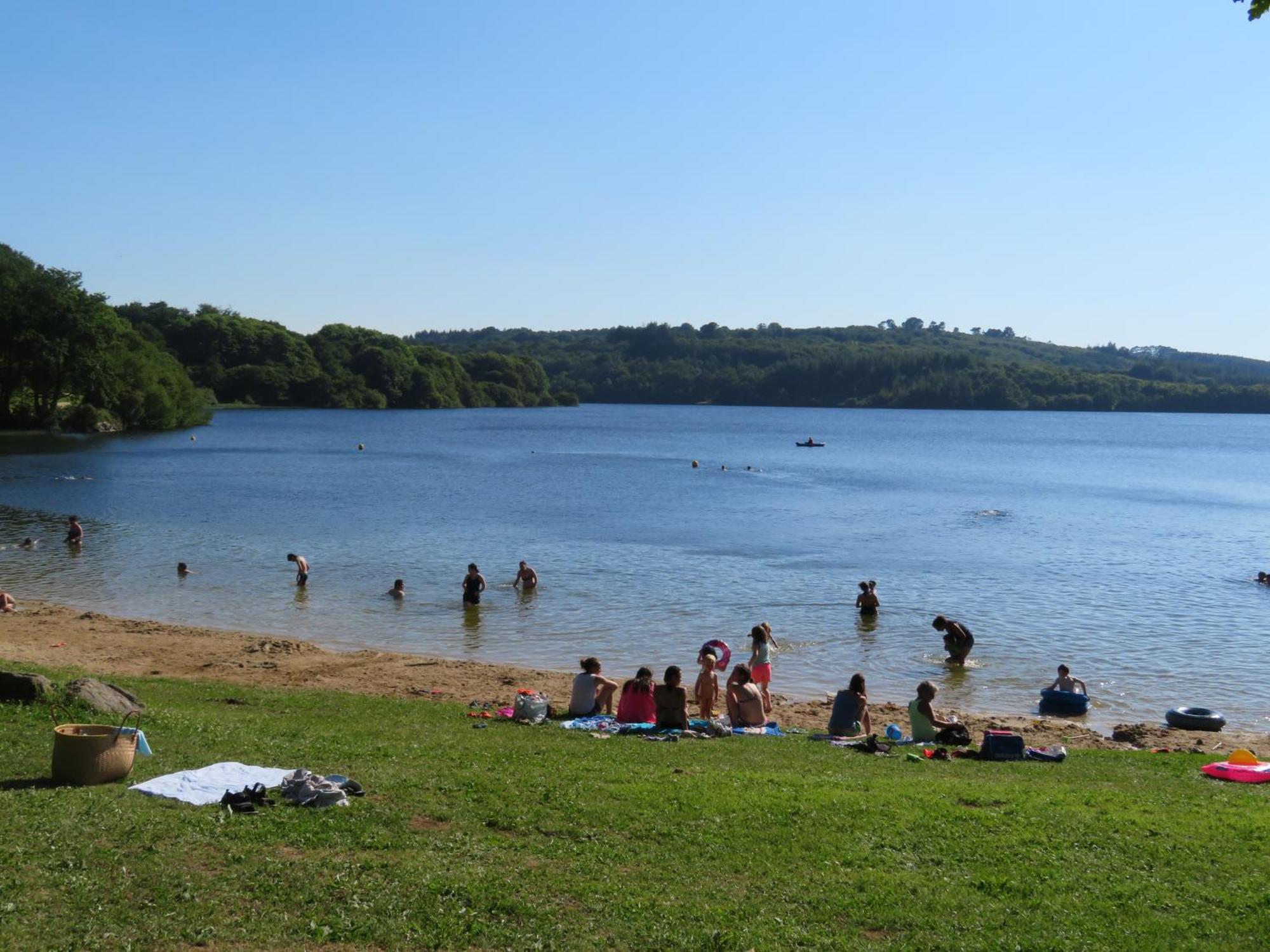 Camping Au Lac Du Drennec Glamping Tent Commana Exteriör bild